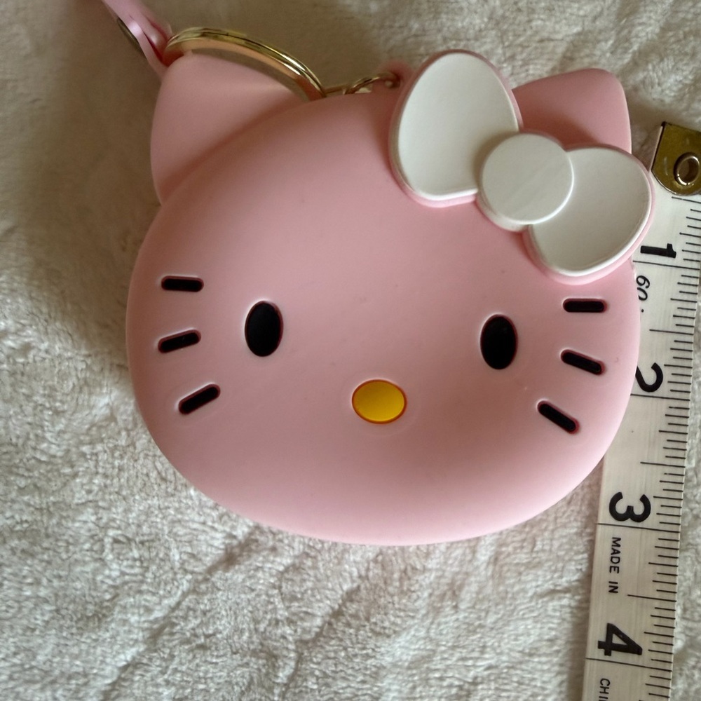 Hello Kitty Pink coin & Keychain Holder - Picture 4 of 5
